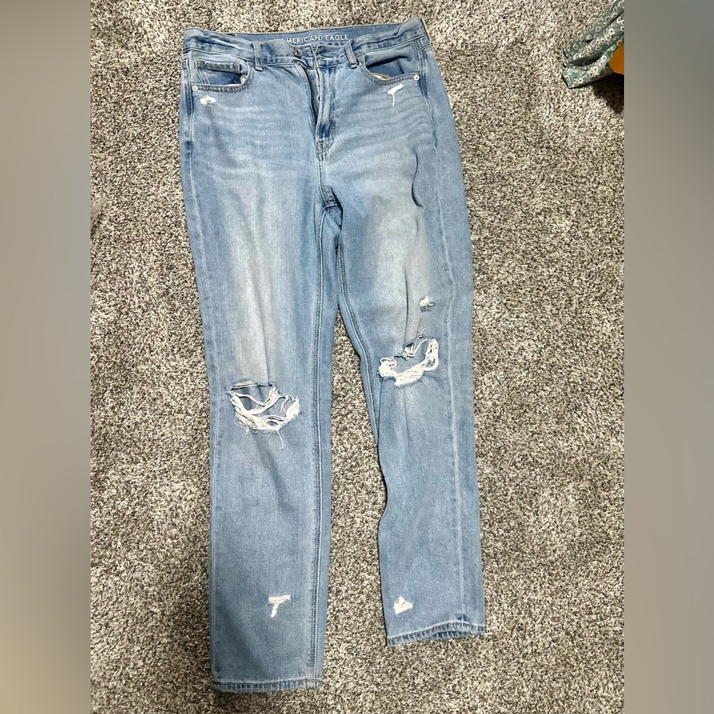 American Eagle Mom Jeans distressed light blue wash